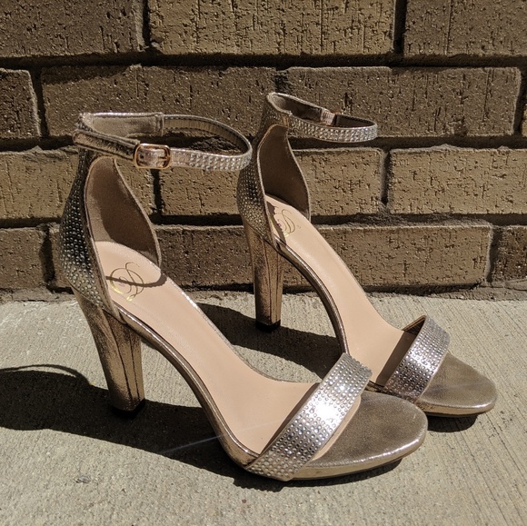 Heels - Picture 2 of 3